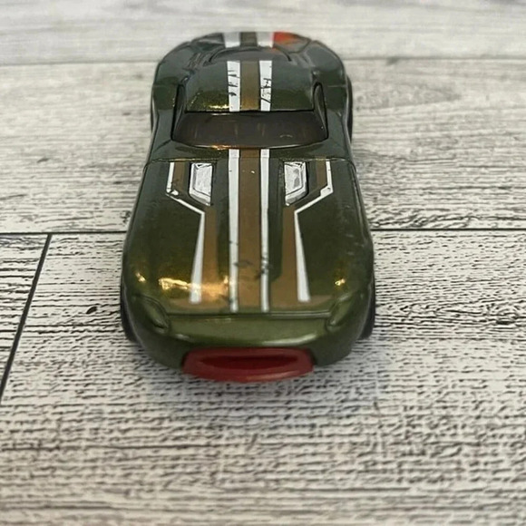 2008 Mattel Hot Wheels Fast FeLion Metallic Green Sports Car 1:64 Diecast - Picture 2 of 7